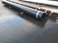 Stalen profielen en 2x kunststof buis