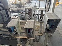 Stalen rollenbaan met motor en rails - afbeelding 9 van  19