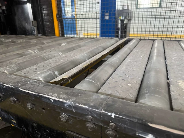 Stalen rollenbaan met motor - afbeelding 11 van  14
