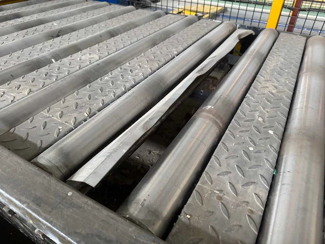 Stalen rollenbaan met motor - afbeelding 14 van  14