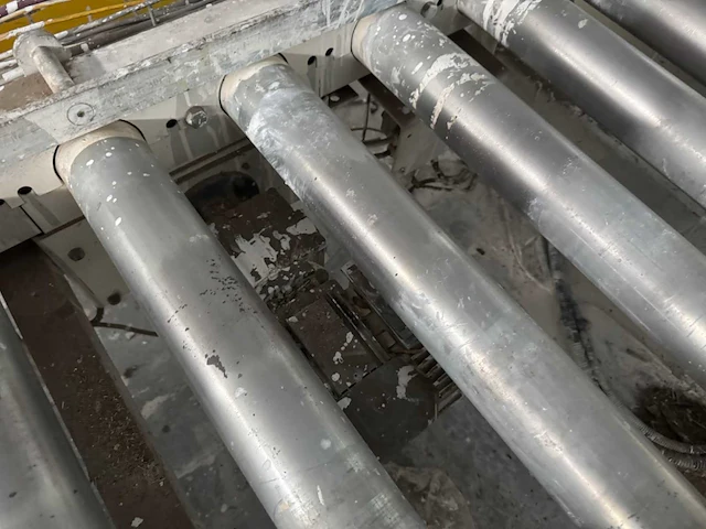 Stalen rollenbaan met motor - afbeelding 2 van  11