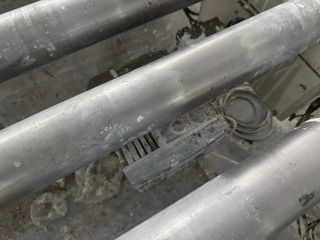 Stalen rollenbaan met motor - afbeelding 3 van  11