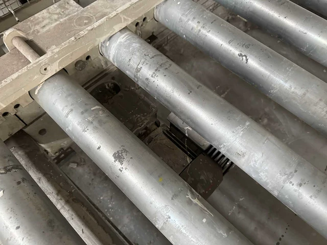 Stalen rollenbaan met motor - afbeelding 2 van  10