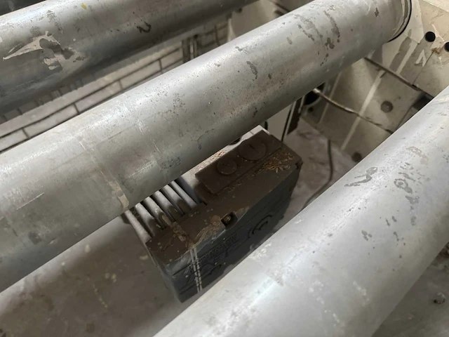 Stalen rollenbaan met motor - afbeelding 8 van  10