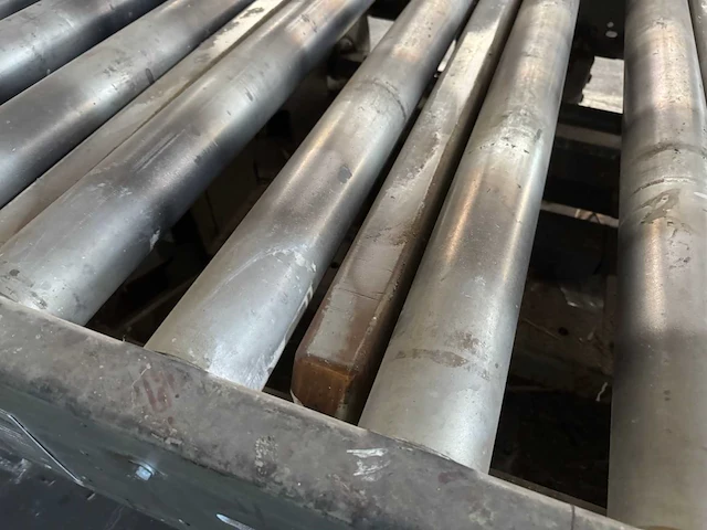 Stalen rollenbaan met motor - afbeelding 8 van  11