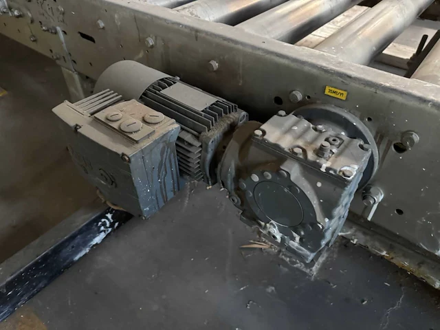 Stalen rollenbaan met motor - afbeelding 9 van  11