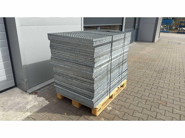Stalen roostervloer 1340x740mm (190x) - afbeelding 1 van  4