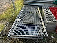 Stalen roostervloer en deur - afbeelding 2 van  4