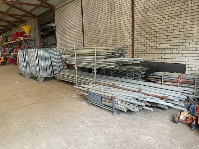 Stalen steiger - afbeelding 12 van  25