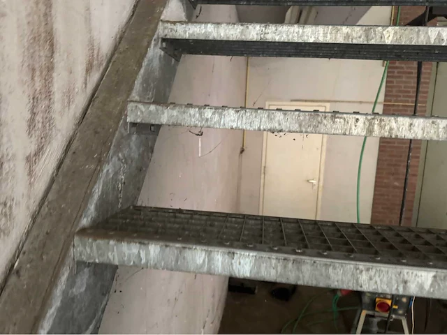 Stalen trap (4,40x1,15 mtr) - afbeelding 6 van  8