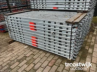 Stalen vlonder buisoplegging