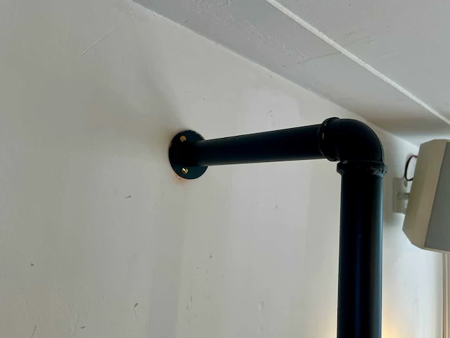 Stalen wandrek met houten legborden - afbeelding 7 van  8