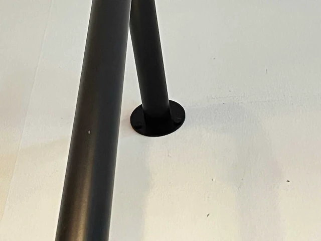 Stalen wandrek met houten legborden - afbeelding 2 van  13