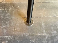 Stalen wandrek met houten legborden - afbeelding 5 van  13