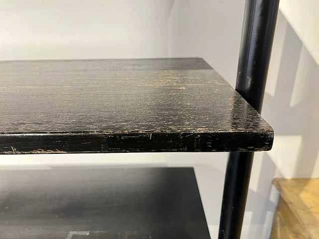 Stalen wandrek met houten legborden - afbeelding 4 van  7