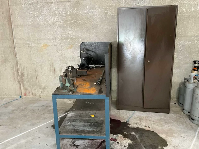 Stalen werkbank en kast - afbeelding 3 van  8