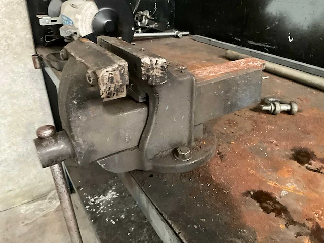 Stalen werkbank en kast - afbeelding 6 van  8
