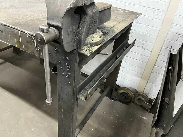 Stalen werkbank - afbeelding 7 van  8