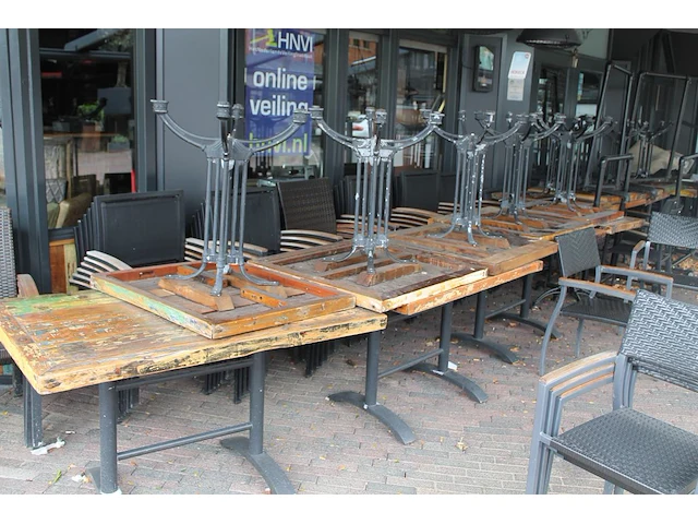 Stamtafel met houten blad en metalen onderstel. afmeting 200 x 80 x 77 cm. - afbeelding 2 van  3