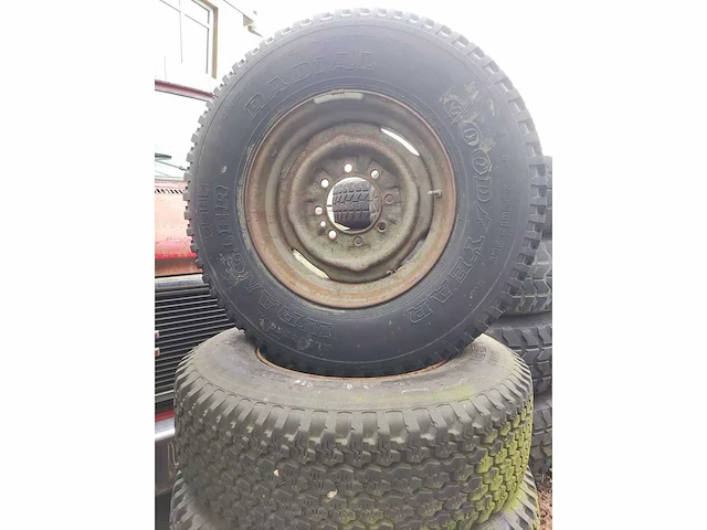 Standaard 8-gaats - 9,50 8x165,1 - velg (4x) - afbeelding 1 van  6