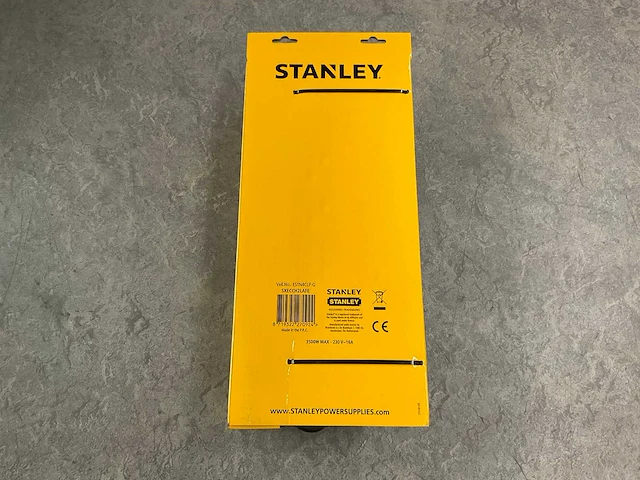 Stanley - 4-voudige stekkerdoos - met klem en klapdeksels (3x) - afbeelding 5 van  6