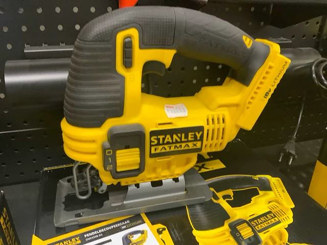 Stanley fmc650b-xj decoupeerzaag - afbeelding 1 van  4