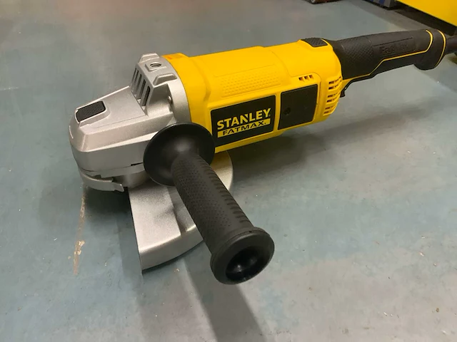 Stanley fme841 haakse slijpmachine - afbeelding 1 van  3