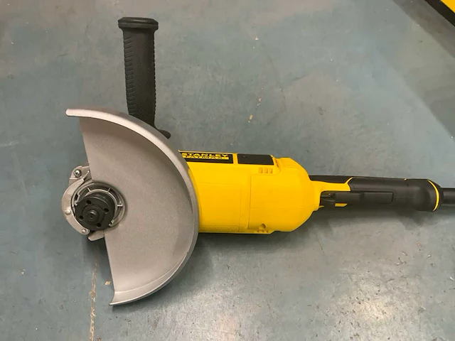 Stanley fme841 haakse slijpmachine - afbeelding 2 van  3