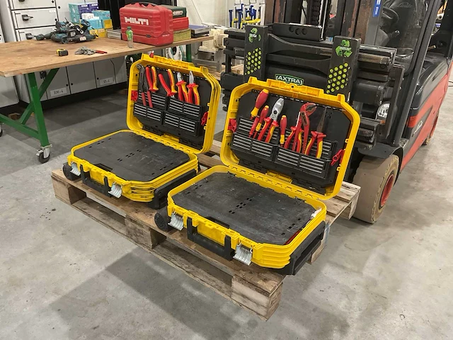 Stanley gereedschapskoffer (2x) - afbeelding 1 van  10