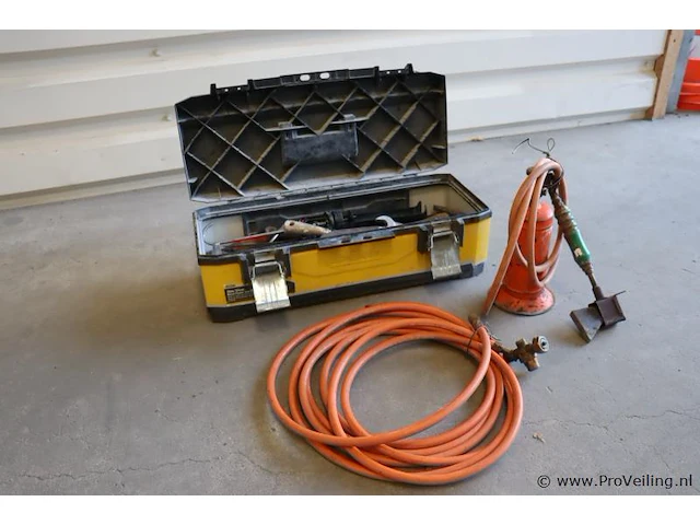 Stanley gereedschapskoffer incl. handgereedschap & soldeerbrander met slang - afbeelding 1 van  9