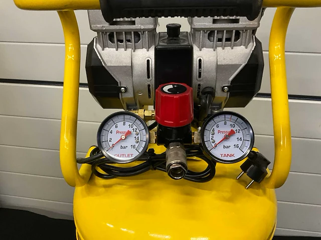 Stanley silent air compressor hogedrukcompressor - afbeelding 3 van  8