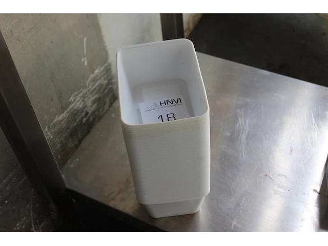 Stapel hard kunststof bakjes met afmeting 17 x 12 x 7 cm. - afbeelding 1 van  2