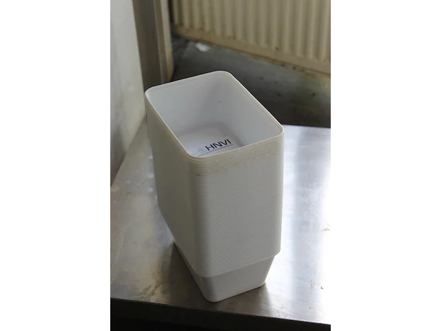 Stapel hard kunststof bakjes met afmeting 17 x 12 x 7 cm. - afbeelding 2 van  2