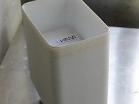 Stapel hard kunststof bakjes met afmeting 17 x 12 x 7 cm. - afbeelding 2 van  2