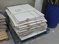 Stapel verhuisdozen. - afbeelding 1 van  2