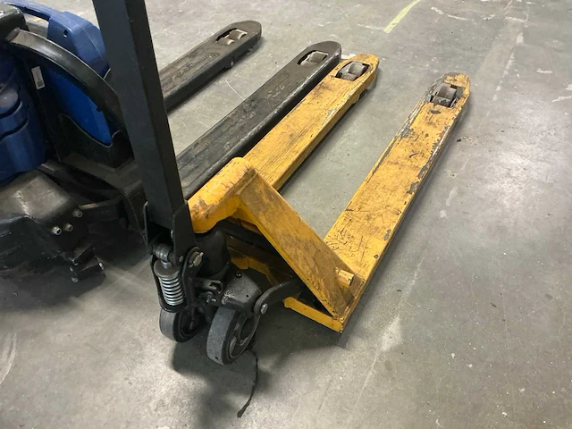 Stapelaar en palletwagen - afbeelding 14 van  14