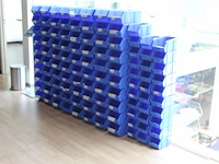 Stapelbare kunststof bakjes in twee maten ruim 100 stuks - afbeelding 3 van  3