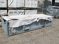 Stapelbare verzinkte metalen krat gevuld met tentzeilen. afmeting 330 x 113 x 75 cm - afbeelding 1 van  2