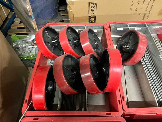 Stapelkrat met machine onderdelen (20x) - afbeelding 5 van  5