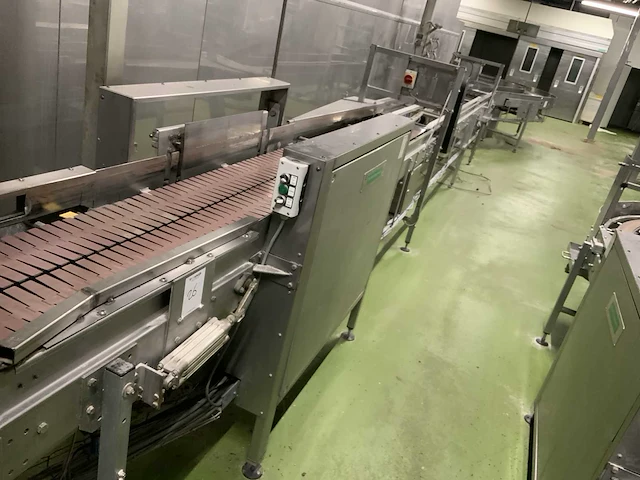 Stapelstation met transportbaan - afbeelding 1 van  18