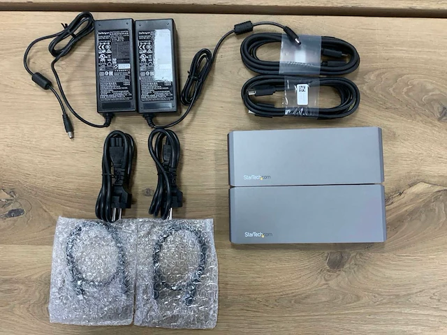 Startech - thunderbolt 3 dual-4k laptop docking station mac en windows tb3 dock voor macbook pro (2x) - afbeelding 1 van  4