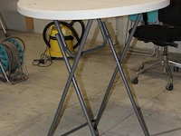 Statafel 110 cm hoog en 80 cm doorsnede. - afbeelding 2 van  2