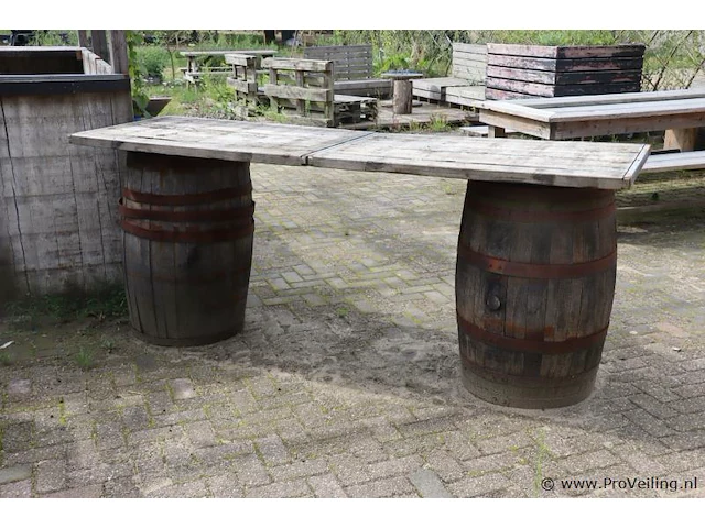 Statafel op houten tonnen - 240x76x95cm - afbeelding 1 van  5