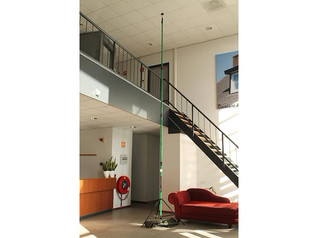 Statief voor camera/lamp/flitser/enz. met basis manfrotto 032baseb en autopole megaview met maximale hoogte... - afbeelding 2 van  4