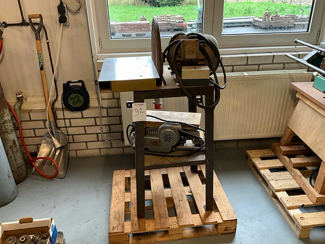 Stationaire schuurmachine - afbeelding 1 van  7