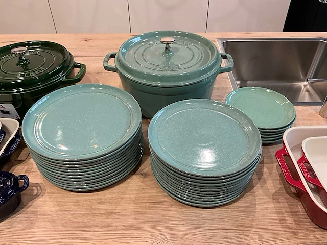 Staub servies, schalen en pannen (42x) - afbeelding 4 van  6