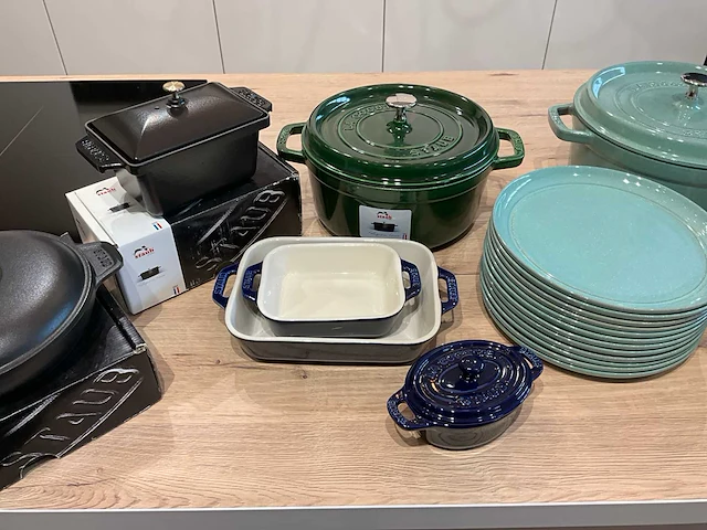 Staub servies, schalen en pannen (42x) - afbeelding 5 van  6