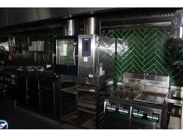 Steamer leventi cm 1.06 mm pdi me op rvs onderstel met vermoedelijk bouwjaar 2014. - afbeelding 1 van  5