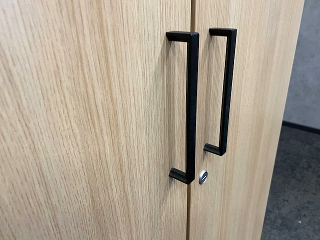 Steelcase - houten 2-deurs kast - afbeelding 10 van  14