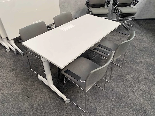Steelcase/ howe - mobiele nestelbare vergaderset - 16 personen - afbeelding 18 van  31
